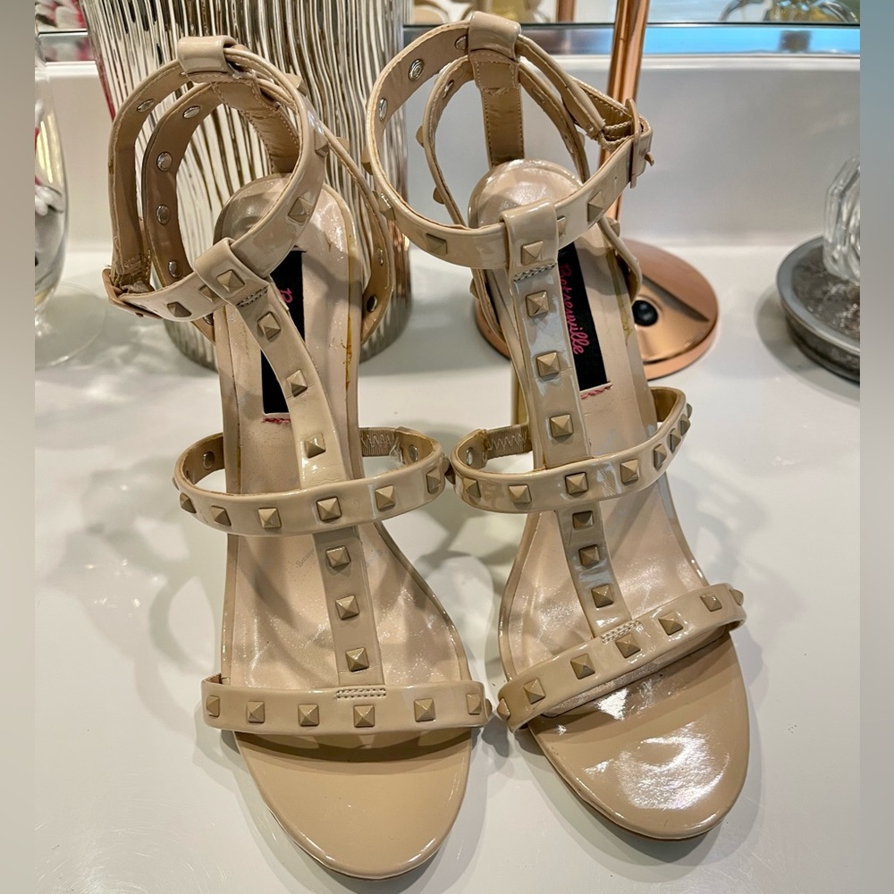 Betseyville by Betsy Johnson✨Nude Studded High Heels Super cute!